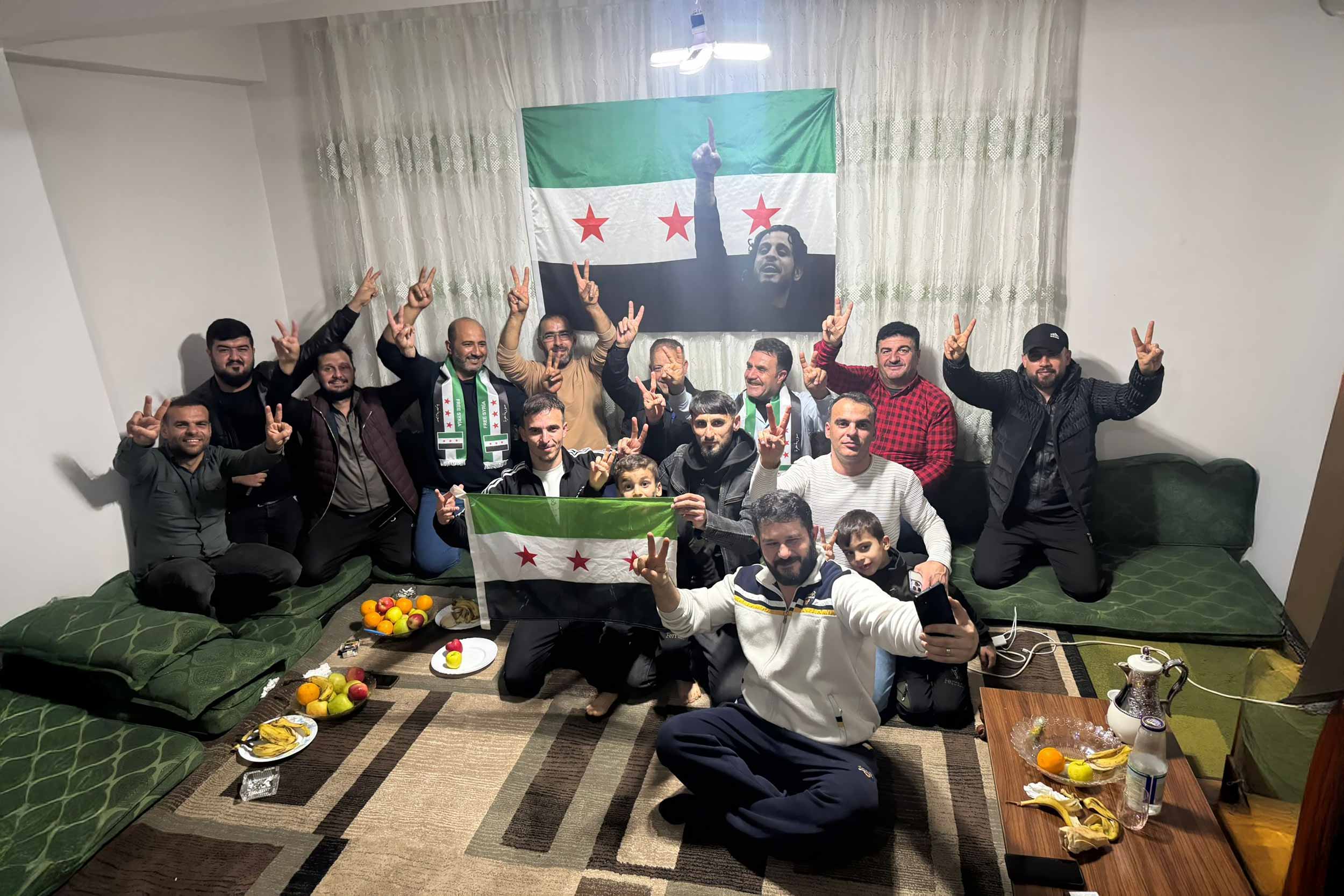 Abdulaziz Atiya (middle-right) celebrates Assad's ousting in Narlıca, a predominantly Syrian neighbourhood of Antakya, Turkey. © Burcu Günaydın